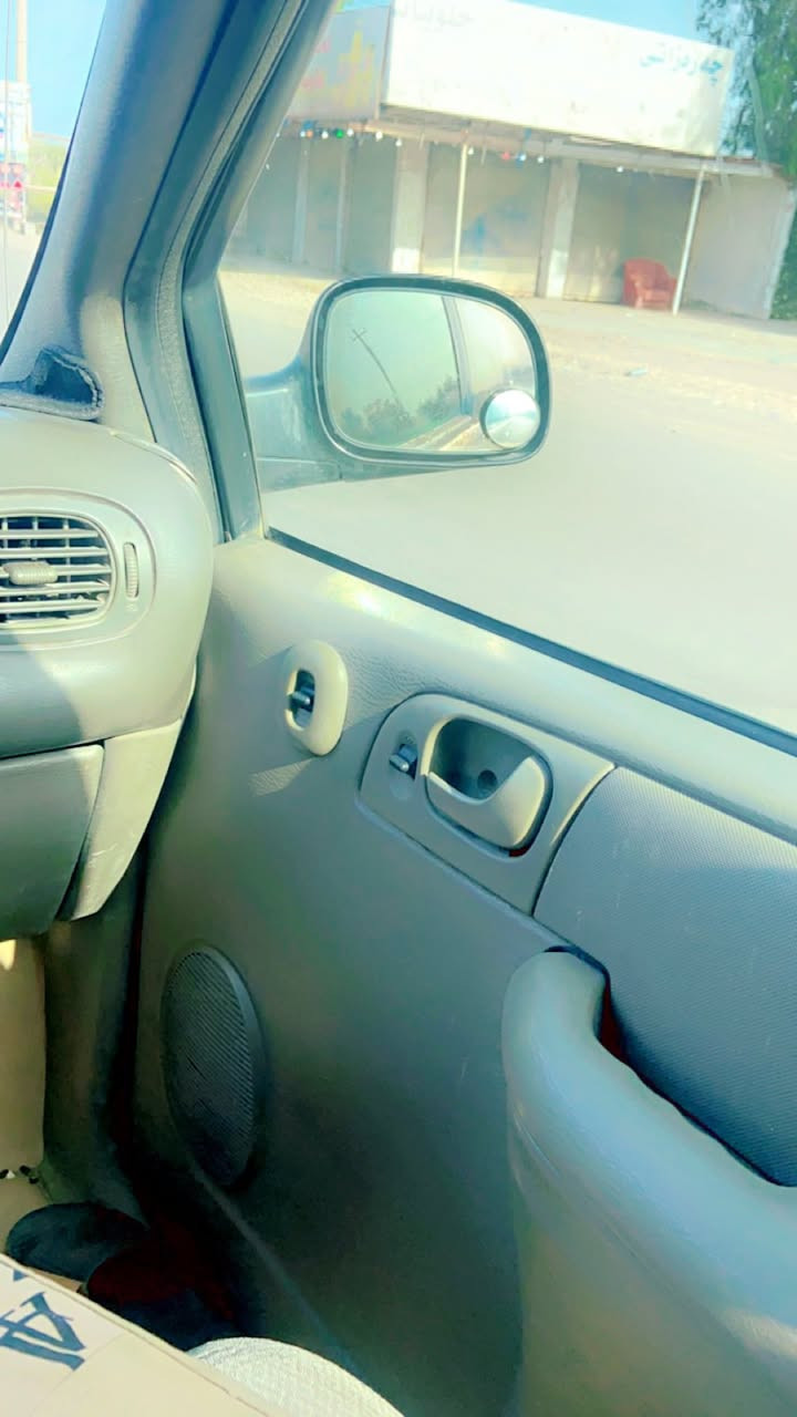 السلام عليكم دوج كرفان للبيع كير مكينه جديد شادهن راديتر تايرات صدر محرك 3300
 طويله التبريد الوجه مال كمبريسر لازم يتبدل مصبوغه عام بيهه ضربه بالجاملغ الخلفي منضومه مال بريك كلهه جديده 
السعر 66$
بغداد البلديات 
***********
