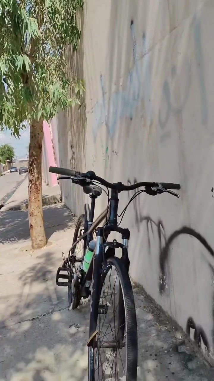 سلام عليكم دراجة هوائية للبيع مال مسافات طويلا او مال جنايي اسم الدراجة Specialized الون سمتي  الكير المامي ٣نمر و خلفي ٨ نمر تايات زوج جديد طفاريات جديدا  ول درجة ما بيها اي شي بس جانت متروكه بسبب الدراسه سعر الدراجة ب 90الف بي مجال حك جيتك لتواصل على هذا الرقم *********** او خاص,🤍
