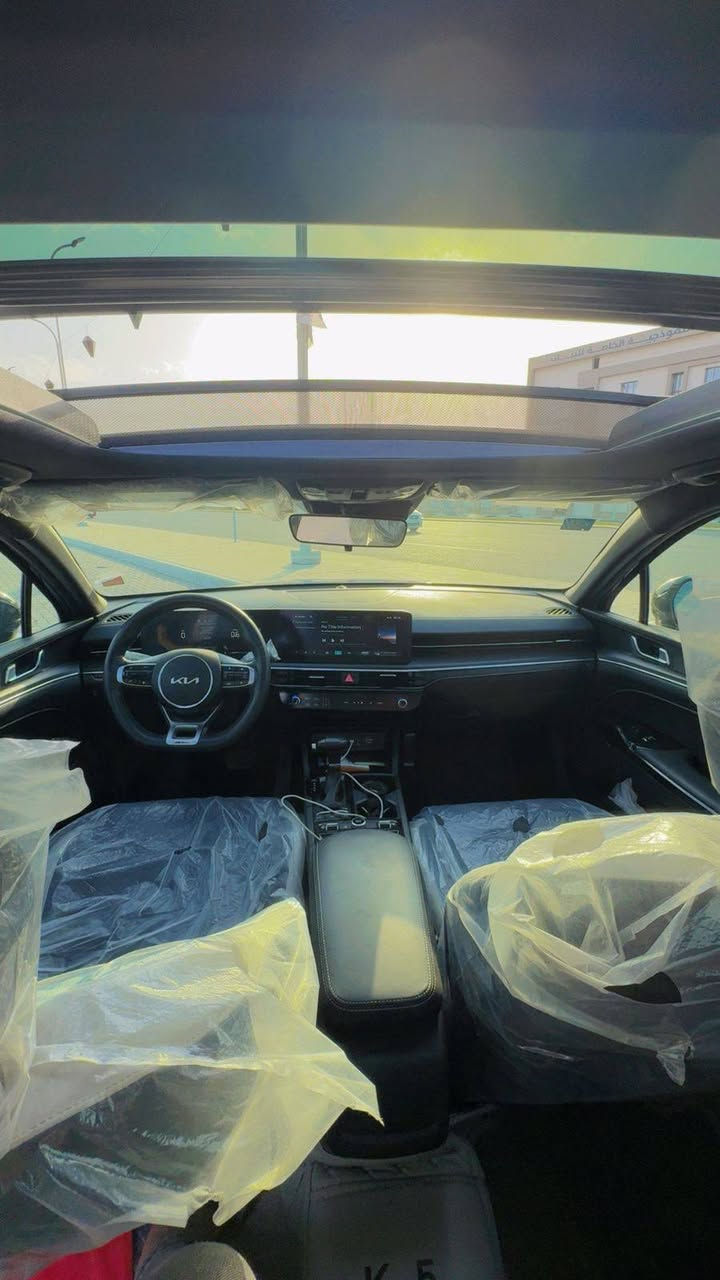 يا الله بسم الله 
كي فايف موديل 2025 جي تي 
 لون مميز 
للبيع 

مواصفات جيتي مكينه 2500 اسمارت 

بصمه

كشنات تدفئة 

شحن هاتف لاسلكي 

قياده ذاتيه ؏ الخطوط السريعه

هاند بريك بصمه

تشغيل عن بعد 

مثبت سرعه 

نضام ABS

مانع انزلاق حساس أطارات 

بك لايت ليد

شاشة

كامره دوارة

رادار جانبيه

مراقبة النقطة العمياء

رادار الخطوط البيضاء 

كشنات جلد:مخمل

كشن السائق كهرباء

لايتات ‏3 عدسات

نضام قياده أيكو + سبورت +سمارت +نورمال

بلوتوث + aux + usb

فول تحكم ستيرن

ستيرن حرف. Led D +  

توقف ذاتي عند الرجوع

صندوك بصمه 

2‏AUTO HOLD

نظام الملاحه

لاسلكي Android Auto 

السياره ليبل واحد حبايب فقط بيه جاملغ امامي بدون تبديل وحده صبغ بدون دواخل ولا ايرباك وكير ومكينه مكفوله  السياره جديده ونظيفه من الداخل والخارج 
ماشيه قليل همات فقط 20 الف حبايب 
مكانه بصره منطقه ام قصر
وسعره مناسب 215 وبيه مجال بسيط السياره جديده بمعنى الكلمه ومرتبه وبالعافيه على الي ياخذه تحياتي وهاي 
رقم بصره  الجديد باسمي تحويل مباشر ❤️

أرقامي للتواصل 
هذا للاتصال *********** 

هذا بي واتساب ***********
