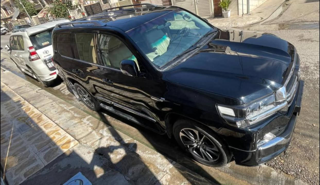 السلام عليكم
لاندكروزر للبيع 

الموديل 2020

كراند تورينك 

صندوق كهرباء 

دشبول لكزز 

رقم اربيل 

رصعه كما موضح في الصوره فقط

السعر 515 وبيها مجال بسيط 

***********

***********
