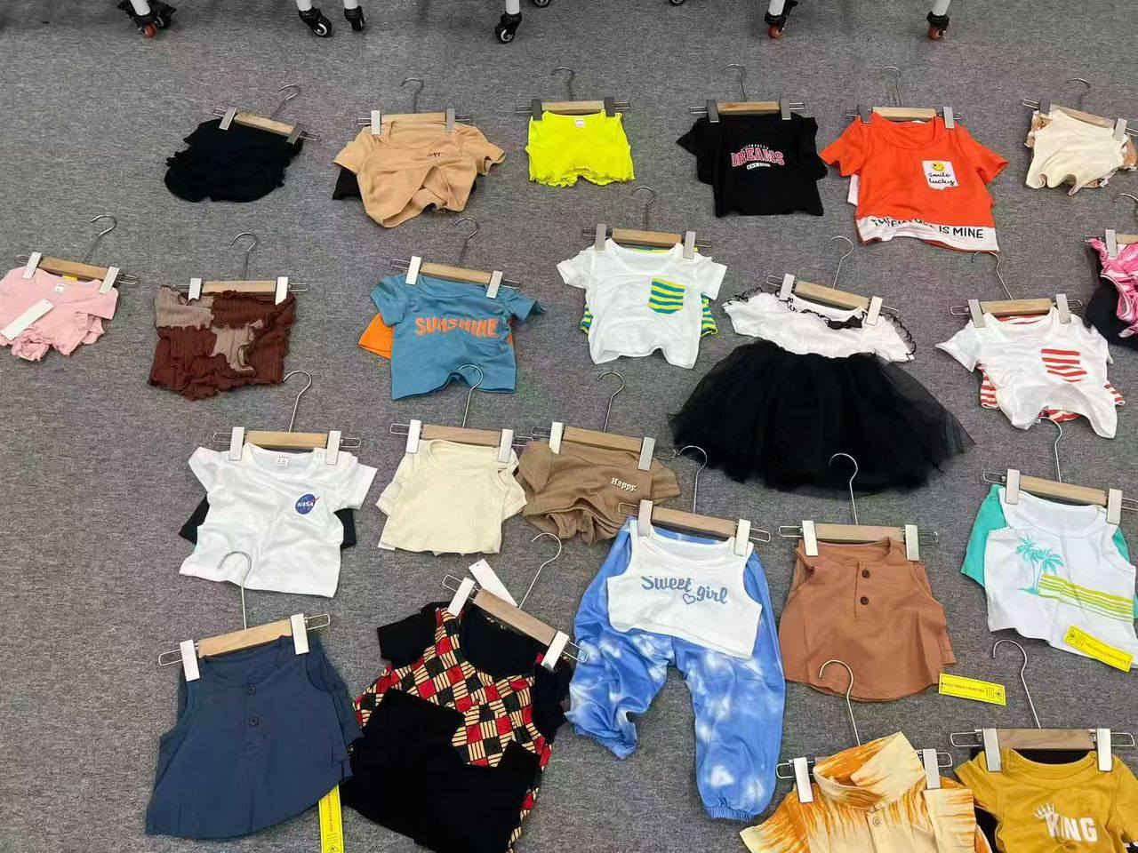 🔥 ملابس أطفال مشكلة 🔥
من عمر سنة لحد 10 سنوات 👕👖
شليف 500 قطعة مناسب للتجار وأهل البيجات

✅ موديلات مرتبة وأسعار جملة
✅ كل ما تزيد الكمية يقل السعر 🔥
✅ شحن لكل المحافظات

للطلب والاستفسار راسل واتساب 📲
***********

