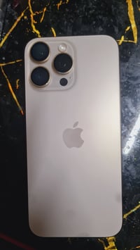 ايفون 16 برو ماكس   الذاكرة 256 كلش نظيف نفس ما موضح بل صورة ما مبدل ب...