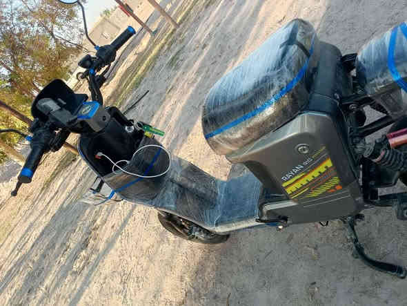 سلام عليكم دراجه شحن R10 ريان مديل 2025 سويج وبصمه نضام Rرجوع للخلف شاحن موبايل 5بطاريات تمشي لشحنه لوحده 30كيلو اربع سرع لايت عالي و ناصي ملف 1200 سرعه 60-70 ستاند موبايل لسعر 360 بيه مجال بسيط رقم لهاتف لاستفسار أكثر ***********
