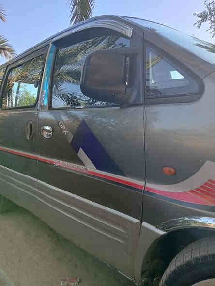 السلام عليكم ستاركس الفينيه بتره 8راكب محرك كير اكسن مكفولات كهربايات كلهه شغاله تبريد شغال منضومه جديده موديل 2000  خصوصي بسمي المكان بغداد الدوره سعر 75 للستفسار ***********/***********
