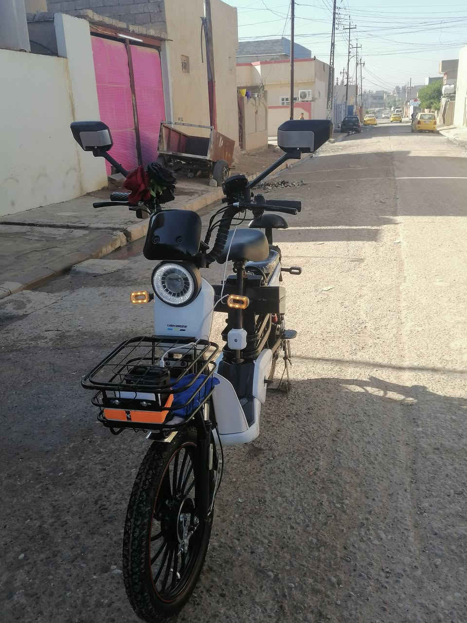 السلام عليكم 
ماطور للبيع خمسه باتري 
جدد تايرات جدد 
نضافه 90/100 حجم 20 حجم الملف 1000واط بريكات +دبل اشاره +لايت زنول+بك لايت دبلات شغال كير4نمرا كماليات الماطور جدد كدام العين  
السعر (350)بي مجال عنوان موصل حي الانتصار  للستفسار ***********
