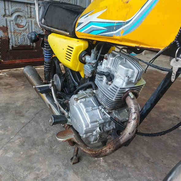 سلام عليكم من رخصت الادمن دراجه ايراني. بيها أوراق  استنساخ. مكينه تجفيت جديد نضيفه    تايرات نضيفه كهربائيات جديد لايت شغال. مكاني ام قصر السعر400وبيها مجال   رقمي ***********
