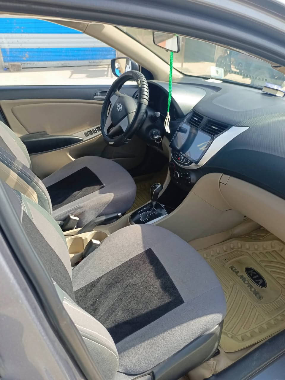 للبيع اكسنت 16 محرك 1400 ماشيه 150 خليجي رقمهه نجف مكفوله كفاله عامه ماعده الباب الخلفي مصبوغ السياره خير من الله مامتعوبه بسمي تحويل ثاني يوم  مكان السياره واسط  السعر 105 وبيها مجال للاستفسار ***********
