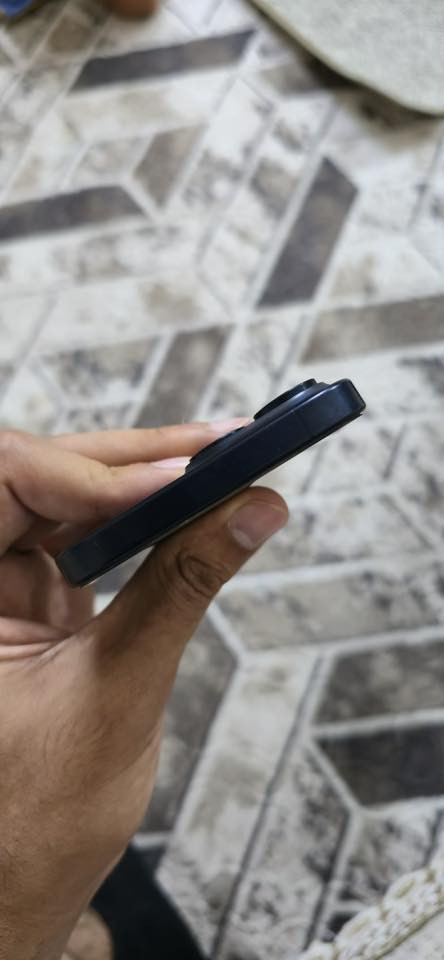 ايفون 15 برو ماكس 
نيلي 
بطاريه 89 
مامبدل بيه اي قطعه 
ملحقاته موجوده
جهاز نظيف كلش مابيه عيب 
السعر : مليون و25 
***********
