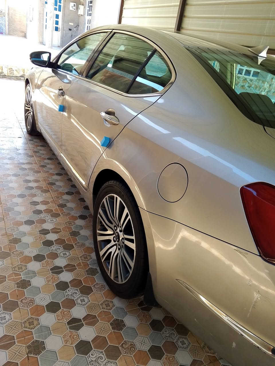 سلام عليكم البيع كادنز موديل 2014 محرك 6 وارد امريكا ضرر باب سايق بدون دواخل وقطعتين صبغ السياره جاهزة من كلشي العنوان رمادي السعر 135 وبيها مجال  ***********. ترهم مراوس وبيع
