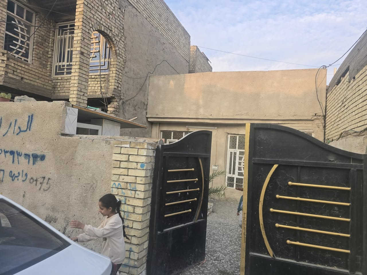 بيت حي السفير
مساحة ١٢٥ الواجه ٦وربع  

بمستوى الشارع  بالأمطار الثقيله جدا يغرق بالأمطار الخفيفة والمتوسطة ما يغرق السعر  ١٠٠ مليون رقم الهاتف***********
