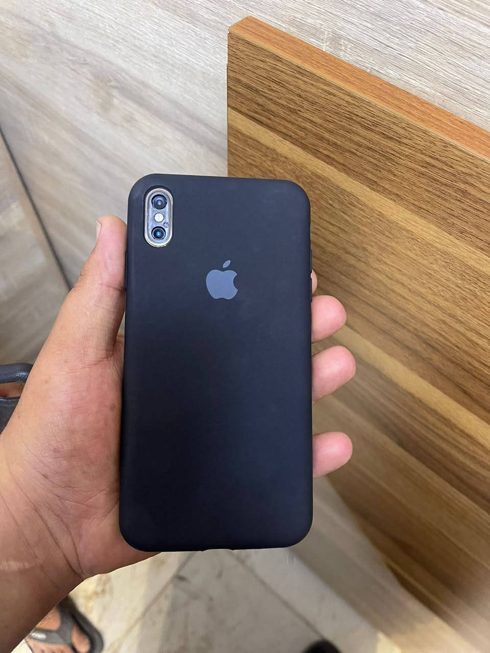 السلام عليكم جهاز ايفون xs maks للبيع مبدله بي بطاريه وبصمت الوجه شغاله وجهاز نظيف كلش نظافته ٩٠ وذاكرته 256. وتك خط معا (كفر +كيبل+ لزكه جديده)وشاصي واضح بالصوره سعره ١٩٠ وبي مجال  للتواصل على هذا الرقم واتساب *********** رسائل فقط
