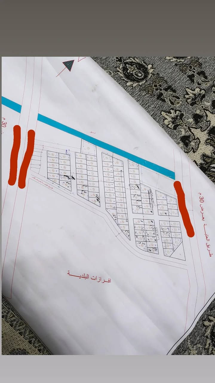 متوفر قطع اراضي بل حوطه بصف البانزين خانه متوفر علئ شارع 15وعلئ شارع 10 مساحات 200م طابو ملك زراعي سند 25مكاتبه ونسخه من طابو او وكاله من المحكمه ابسم عراقي المكاتبه مع صاحب الارض استفسار *********** القطع فقط الي امشر عليهن بل اسود
