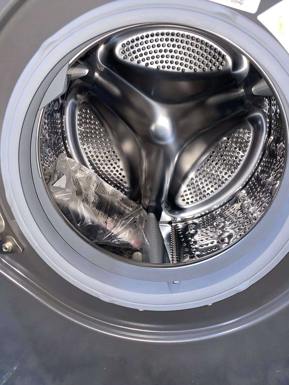 غسالة فول أوتماتيك LG باب جانبي حجم 8 كيلو جديده غير مستخدمة للمبيع لغرض السفر للاستفسار الاتصال على صاحب الغسالة مكلف بلنشر

***********

سعره 675 الف
