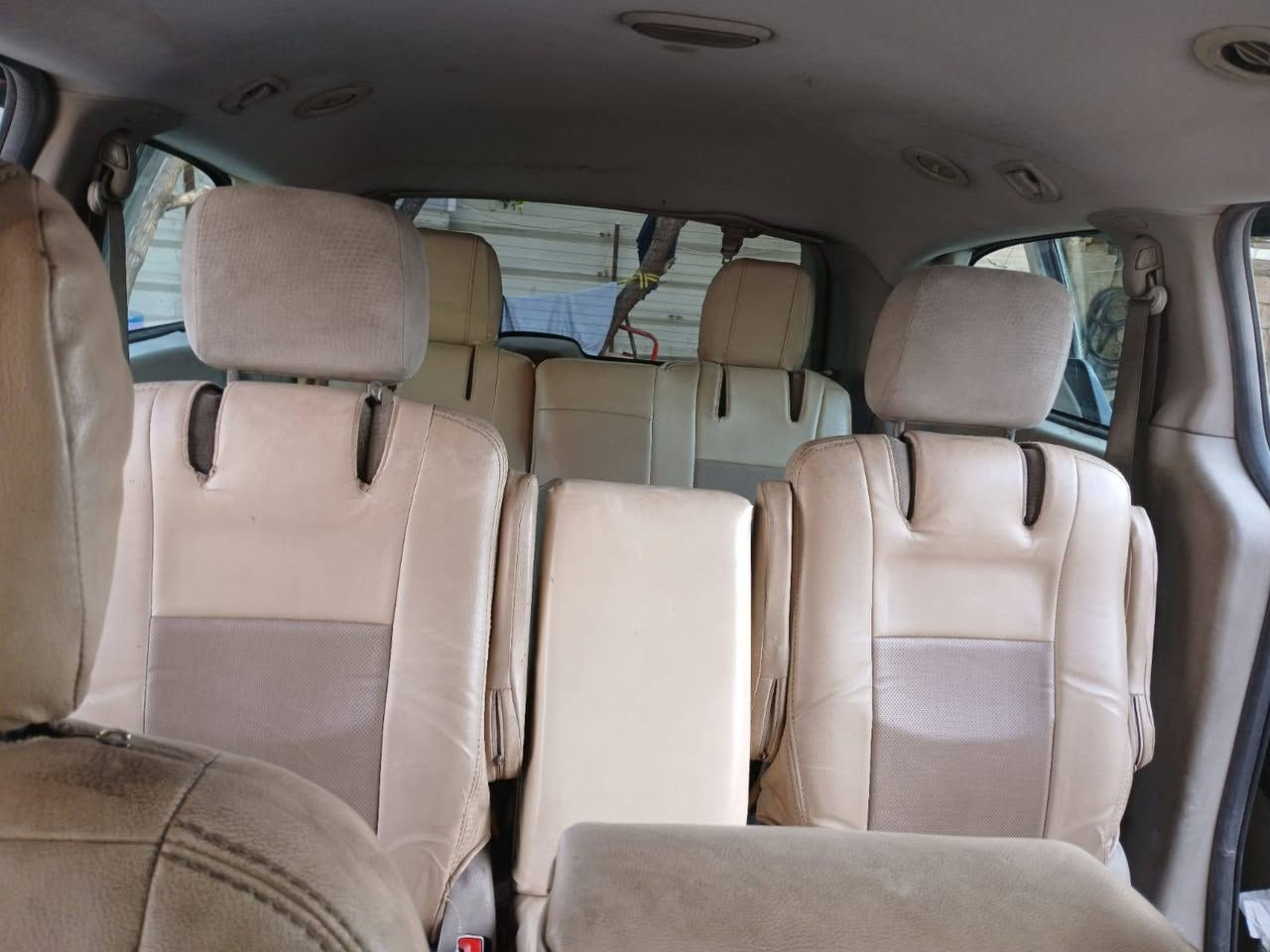 السلام عليكم
دوج كرفان موديل 2013 
مابيها صبغ فقط رش بالجاملغ الأيمن اثر شخط
الدواخل خلفي وامامي نظيف
أبواب ميكانيك ويل 17
المرآة الجانبية هيتر
 الدواخل جلد وكامرة خلفية لون الدواخل بيجي ويل كب
السيارة بيها كشنات ثنين اضافية يعني السيارة 9 راكب ومناسبة جدا لأهل الخطوط والكليات
تشغيل عن بعد 
شاشة اصلي بلوتوث
كشنات بلع سياحي
3 قطع تبريد
دبل تحكم نظام اقتصادي بنزين (ايكو) 
السيارة بيها منظومة غاز
اللون شمباني
السنوية بأسمي الرقم أربيل انكليزي 
للتواصل اتصال فقط غير متواجد على الإنترنت وبالعافية على الياخذها📞*********** ابو علي☎️
