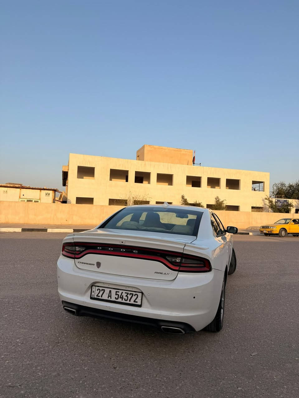 السلام عليكم جارجر مديل ٢٠١٥ كندي تقرير وبيهه ملاحضات بلعراق والسونار بلمشور رقم ذي قار سنويه وارقام جدد بسمي حداديه وتخم تاير بلكارتون تبريد ثلج بس مكينتهه بيهه ضعف وعندي مكينه مشتريهه الهه مال حاويه جديده اذا ع مكينه الب بيهه ضعف السعر 165 واذا الجديده وياها يختلف السعر العنوان البصره القرنه ***********
