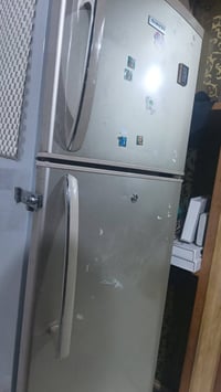 ثلاجه ومجمده نضيفات جدا ماداخلات تصليح سعرهن400وبيهن مجال ‏‪0783320971...