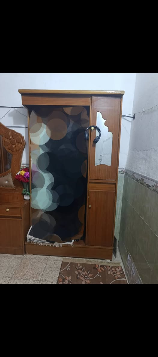غرفه نوم خشب الاصلي للبيع نضافته 80 السعر 500وبيه مجال قليل الشراي يتصل ***********
