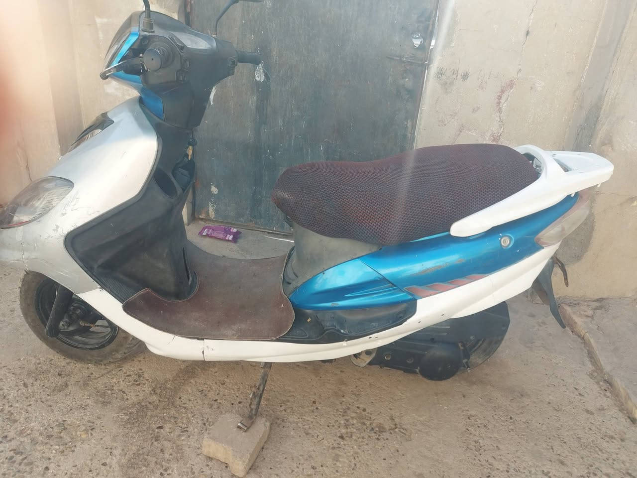 بسم الله 
للبيع سايم ابو عيون شغال سعر 230 الف تعال افحص واقتنع لا تكلي شبيه مابيه   افحص وشوف بعينك...                   للتواصل على رقم ***********
