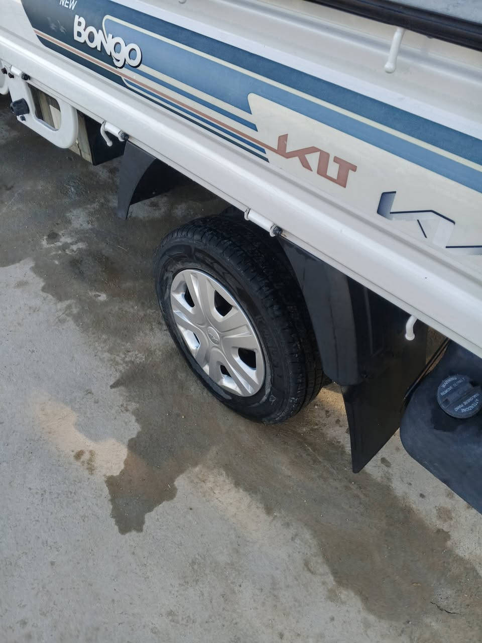 السلام عليكم سياره كيا للبيع 2023 السياره كفاله عامه سياره باسم  تريد وكاله تريد نداور السياره ماشيه حقيقي  88225 مكان حمزه الغربي***********
