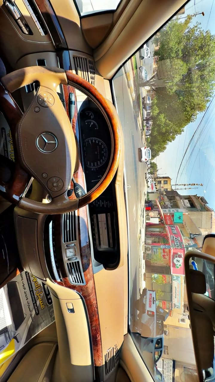 السلام عليكم 

للبيع مارسيدس s550. 2009  لون ابيض صدفي كفالة عامة عدا بارد على كد شبر بل جاملغ  الايمن كير ومكينة وتبريد وحدادية كلة كفالة نضيفة السيارة كلش  

🛑 داخل بيجي 
🛑بردة خلفية كهرباء 
🛑ابواب شفط ( باب طويل) 
🛑حساس خلفي امامي 
🛑زراك لايت 
🛑لايت خلفي وامامي Led 
🛑سلايد روف 
🛑جنطة كهرباء 

وبقية المواصفات المعروفة لل s550 

—————————————

📍العنوان بغداد البلديات 
قيصر.  ***********
