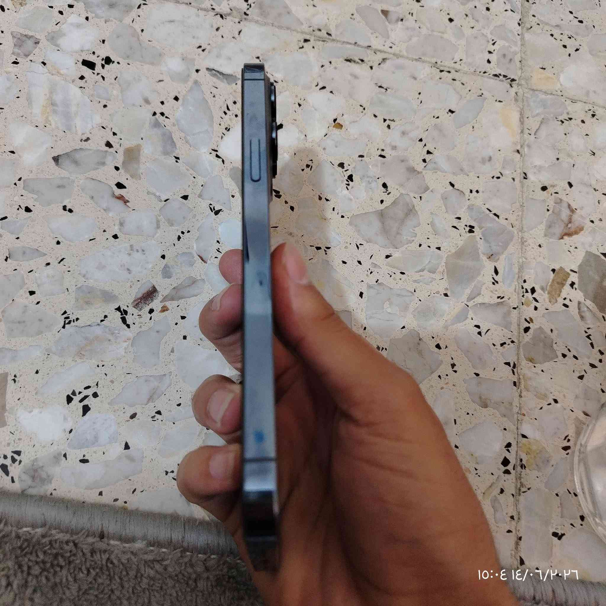 سلام عليكم ايفون 13برو ماكس جهاز نضيف جدا جهاز مستعمل شي قليل كلش جهاز شرق اوسط دبل سمكارت  جهاز ما مفتوح نهائيا جهاز مكفول من كلشي العنوان بغداد العبيدي السعر 775 بيه مجال قليل ***********.
