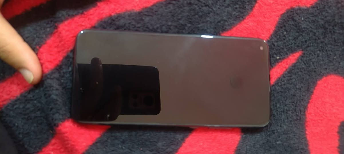 متاح للبيع شلع كلهم ٤ موبايلات واكو موبايل ٥ مطفي هم وياهن هدية ثنين موبايلات قديمات 150 الف شلع كلهم

***********

كل الاجهزة شغالة ما عدة الي ذكرته فقط شاشه يتبدل 

مكاني بغداد
