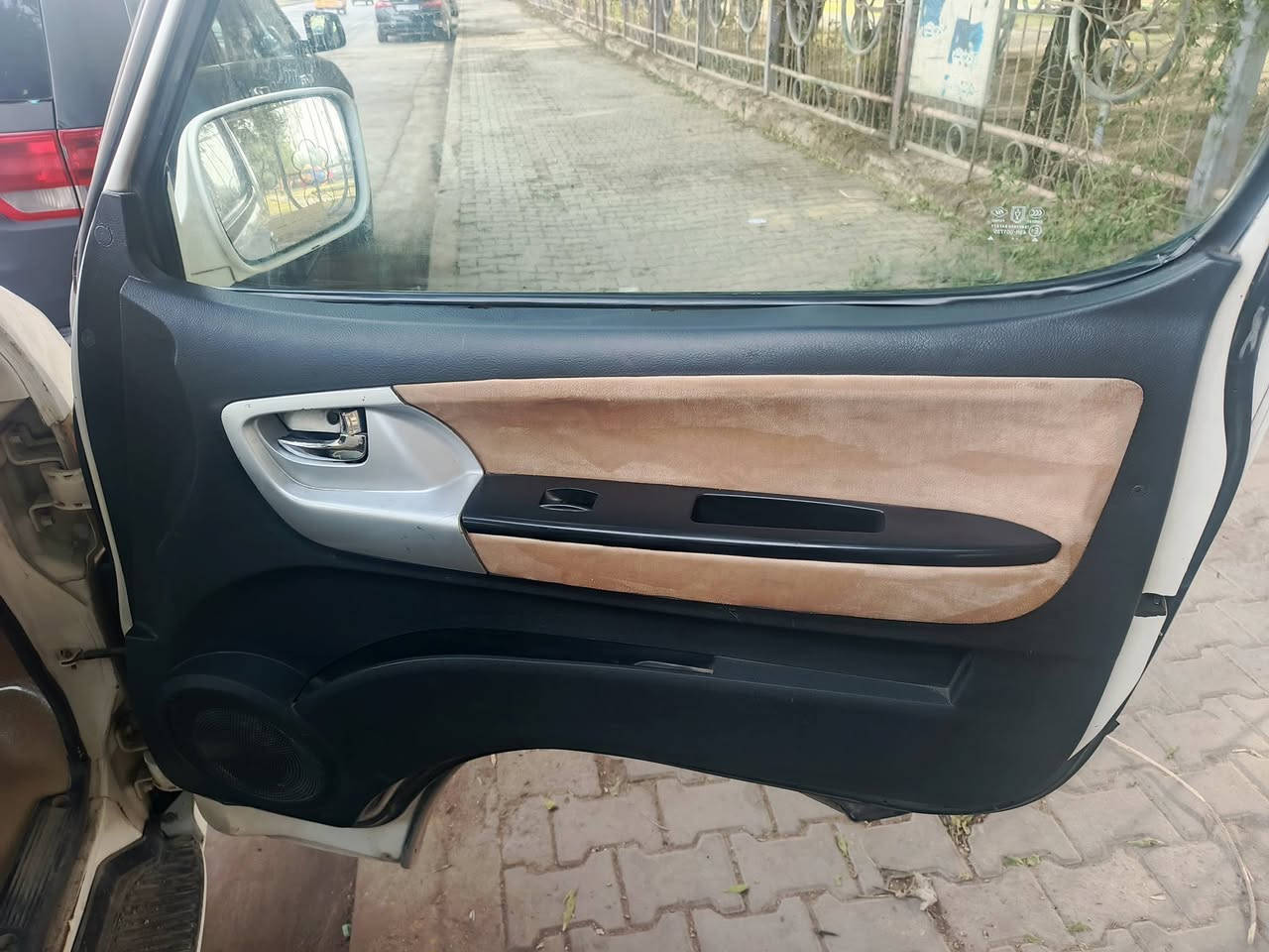 السلام عليكم 
دوشة الزهراء 
عمل دوشمه انواع السيارات 
عمل كشنات 
عمل ارضيه
عمل قماره 
عمل سفاري 
اجود انواع الاقمشه والجلود 
بأدارة 
رزاق ابو حسين         *********** فقط اتصال 
***********
بغداد الشعله الشارع العام قرب شارع الزركاني
