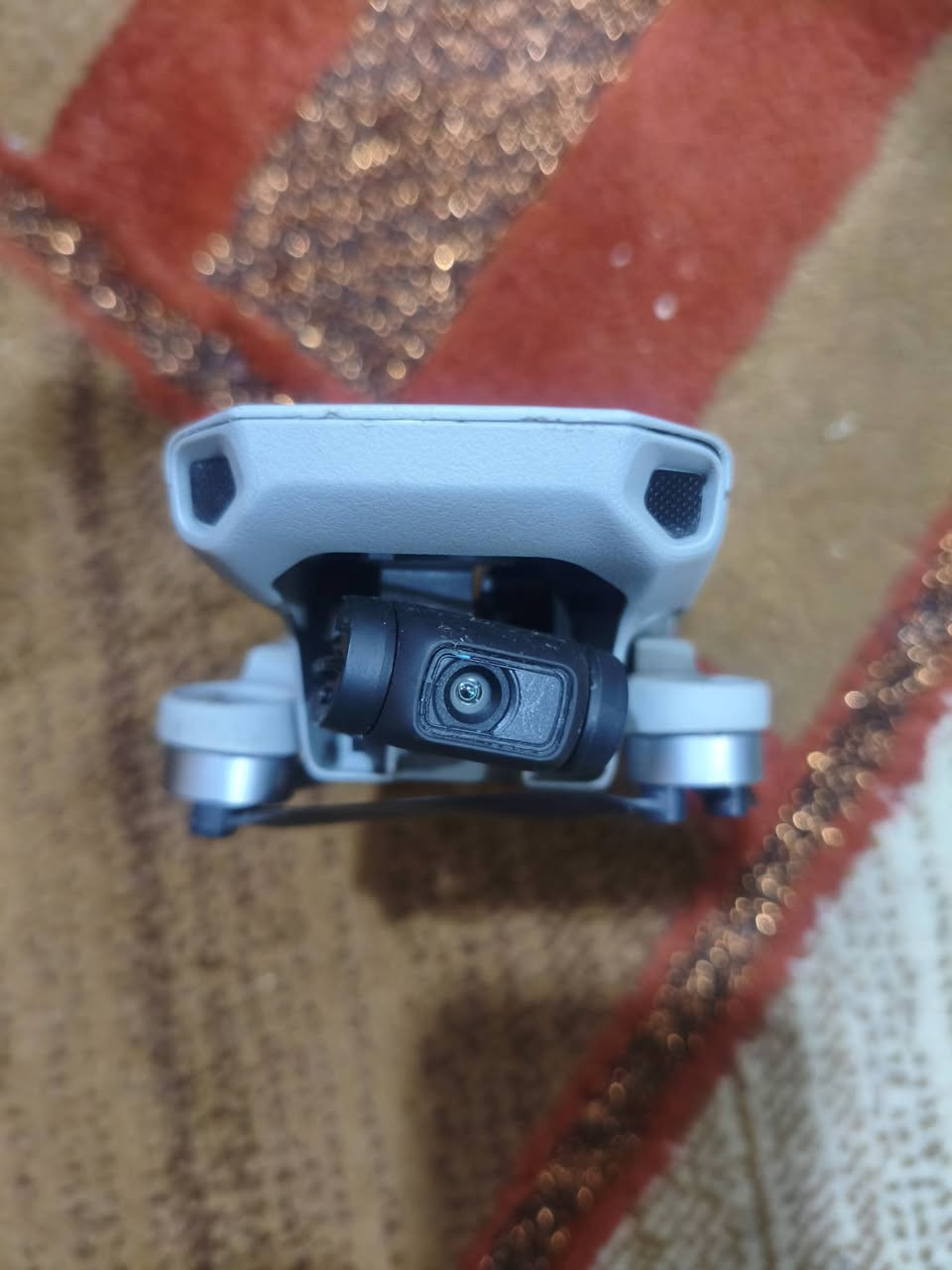 للبيع درون مني مافك لكمبل يصور بس مايتحرك للتجاهات ولا ينزل ولا يصعد  ***********
