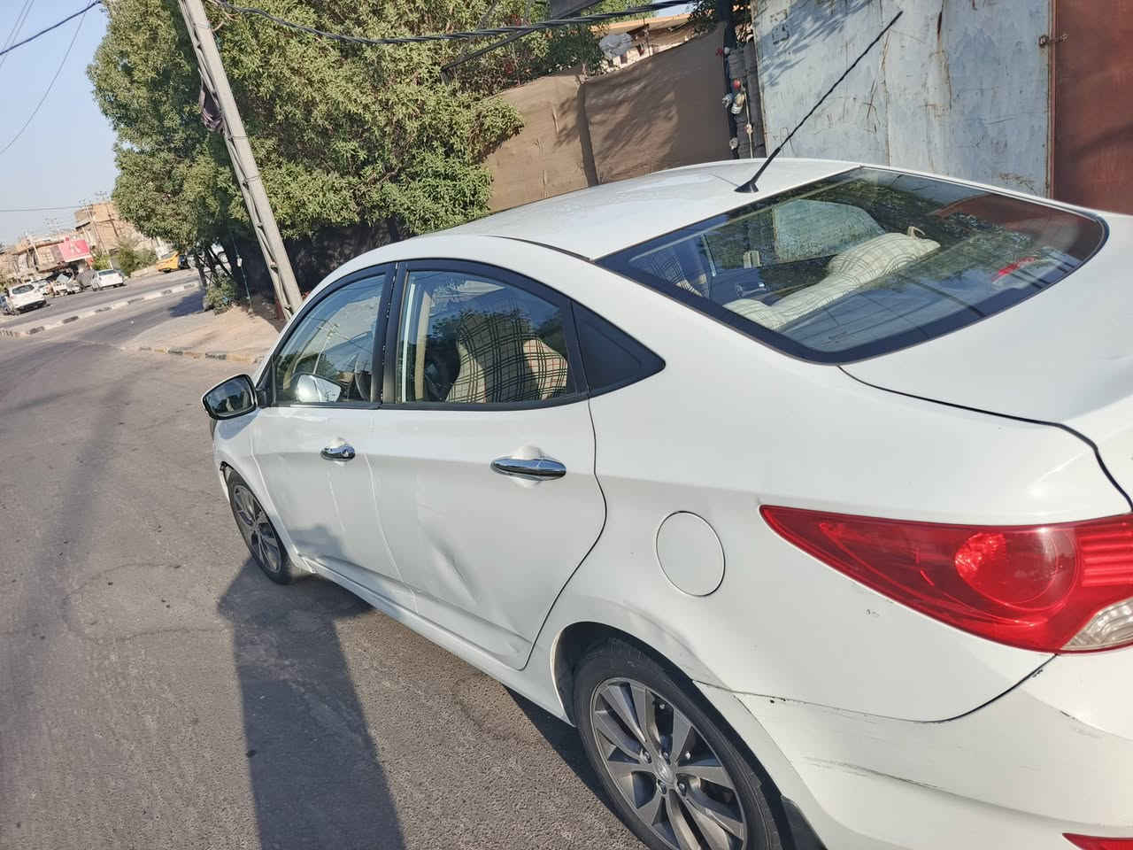 السلام عليكم للبيع موديل ٢٠١٥فول مواصفات بيه ٤قطع وجف بالشاصي صوب اليمنه اتصال***********مكان نجف@
