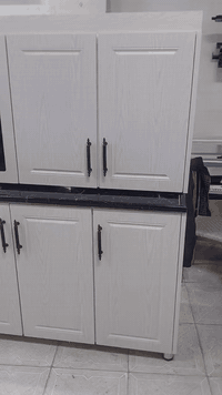 كاونتر المنيوم ابواب خشب. السعر مليون 400الف ( hdf) 3امتار الكاونتر و 3امتار الملحق وسنك متر ونص كامل مرمر وتوصيل لحد البغداد مجاني  راسلني عالاواتساب ***********جديد العنوان اربيل
