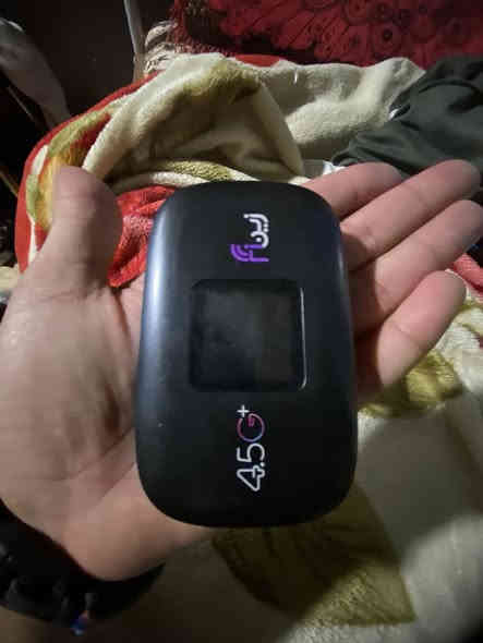 سلام عليكم خوان هذه راوتر للبيع بعده جديده صارله شهر ين عندي اخذته ب ٧٥ الف واريد أبيعه هسه سعره ٦٥  الي يفيده يجي وات ساب ***********
