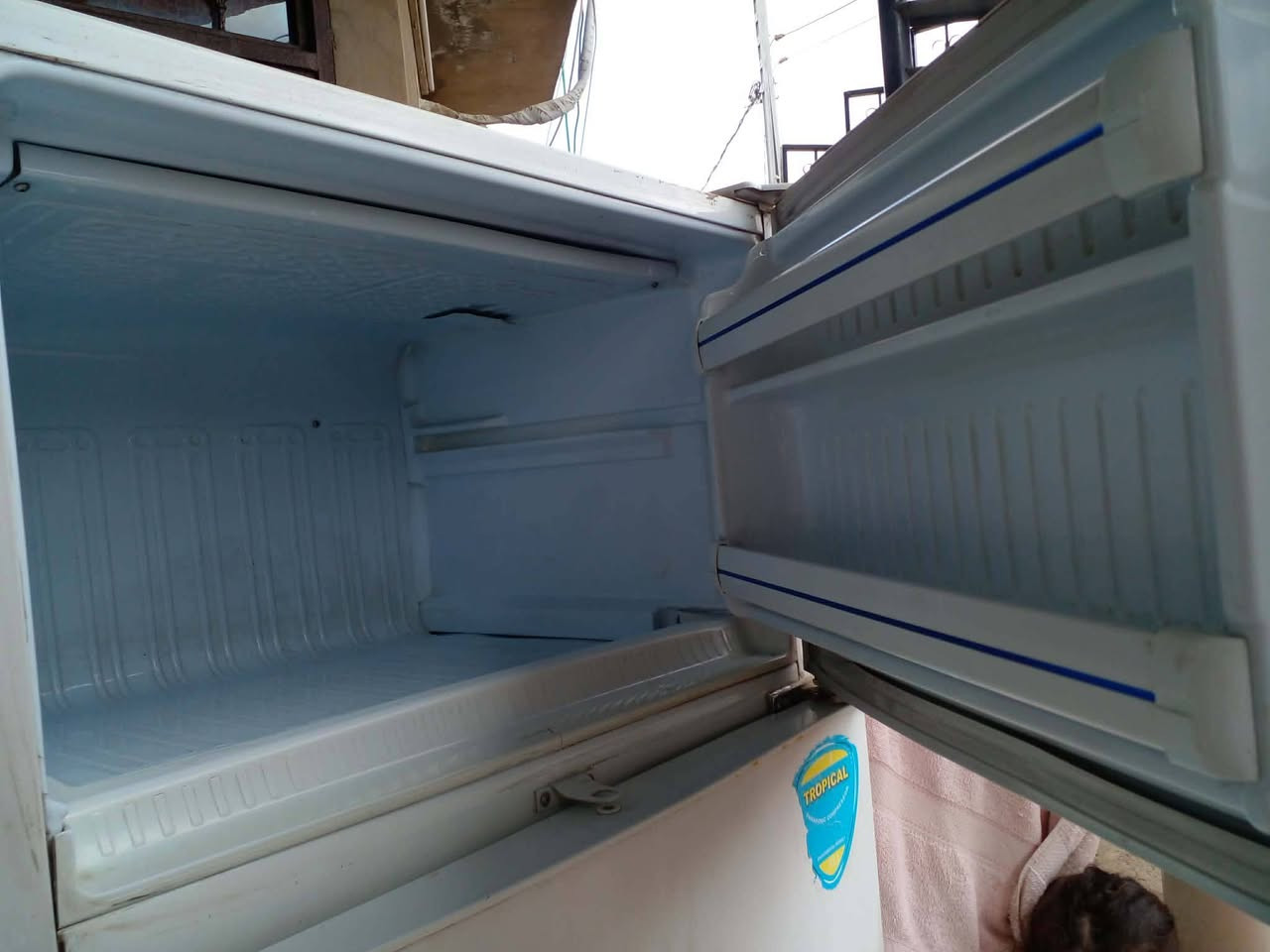 السلام عليكم ثلاجه للبيع على البلاد شغاله بيع مستعجل 120الف وبي مجال للستفسار التواصل على هاذه الرقم ***********
