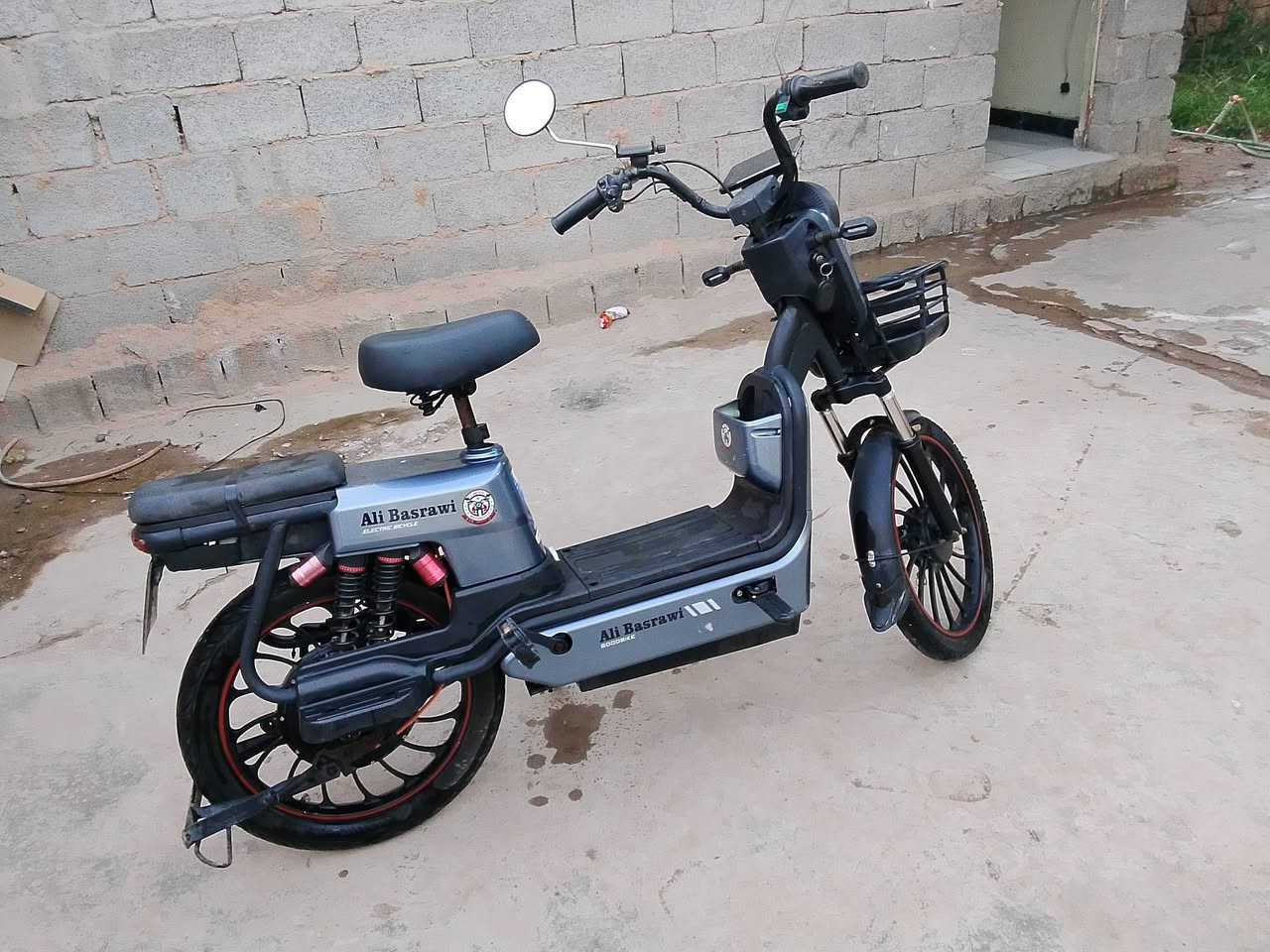 اسلام عليكم دراجة شحن للبيع ٤بطاريات أخو الجديد كاملة مابيه اي نقص سعره ٢٧٥  ألف  وبيها مجال ***********
