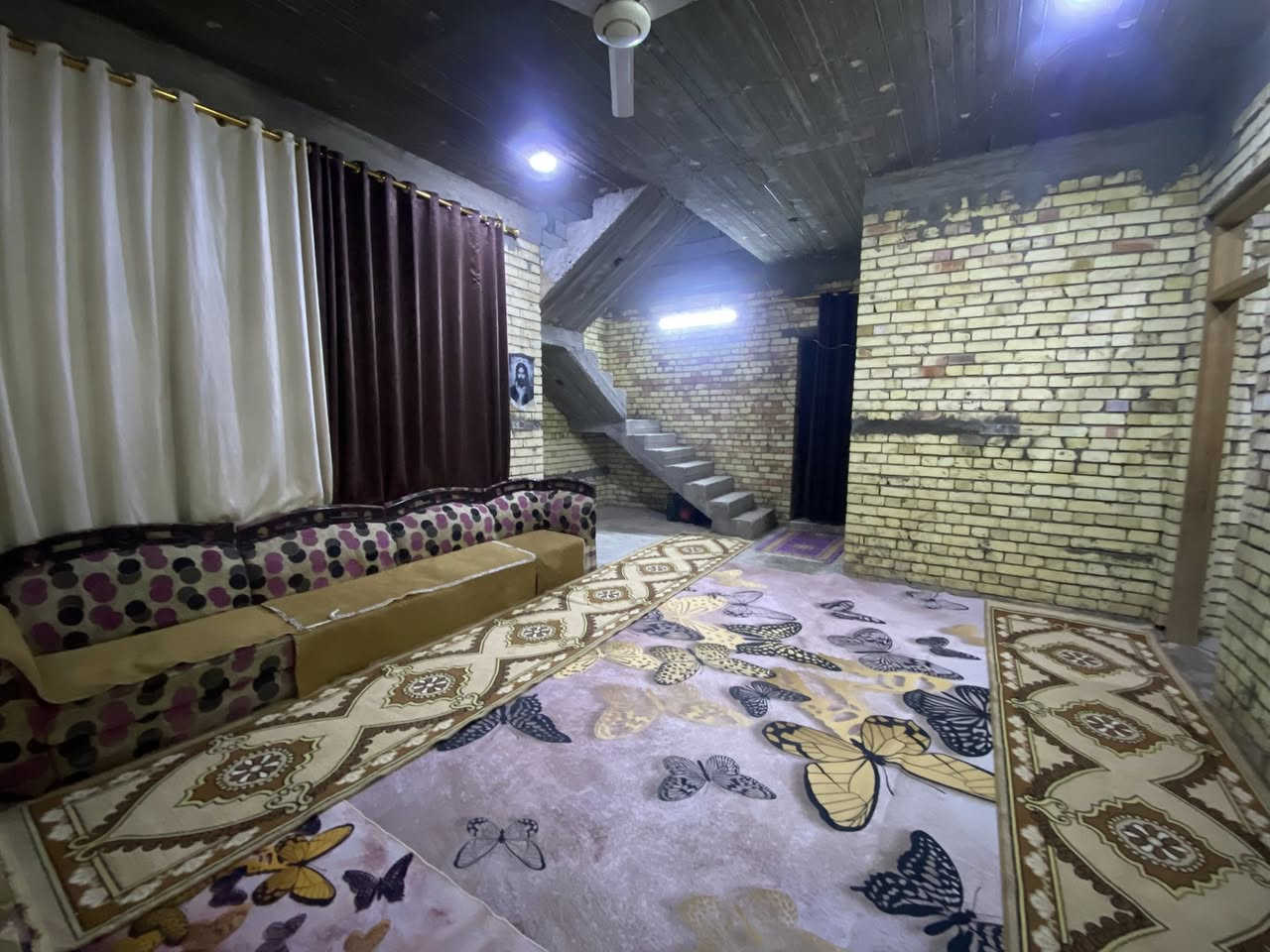 دار للبيع قرب الامام تاج الدين ( ع )
🛑 السلام عليكم ورحمه الله وبركاته 

يوجد بيت للبيع قرب الإمام تاج الدين ( ع ) بستان الشيخ بظهر الامام 

🛑 المساحة الكلية 272م

🛑يحتوي على غرفتين 2 وصالة واستقبال ومطبخ وكراج وحديقه 

🛑صحيات خارجية وصحيات داخلية 

🛑احبائي لمعرفة باقي التفاصيل الاتصال على الرقم التالي ***********
