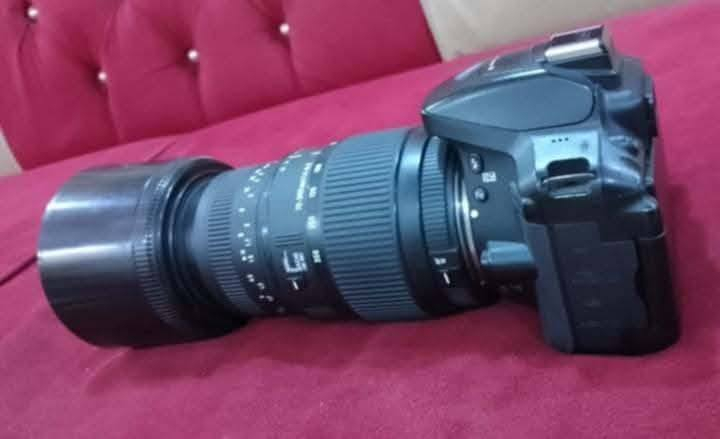 كاميرا نيكون 5300 
نضيفه فول مامستخدمة هواي 
زوم رياضي 70-300 
وعدسه 55/18
وبطاريه
وشاحنة
وتوصالة نقل
ورام 
مع استان رياضي
حزام كتف
مع الكارتون 
كامره استخدام خاص 
(مكاني البصرة )
شراي راسل خاص او تصل
 *********** وتساب
