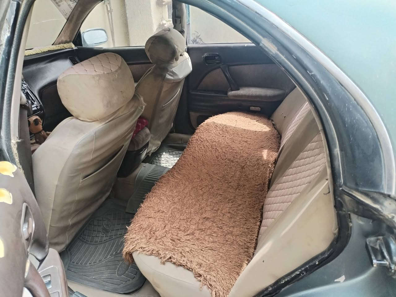 السلام عليكم للبيع بطه مسجل رقم صلاح الدين اصولي السعر ٥٠ وبيه مجال تفاصيل السياره اتصل عل رقم ***********
