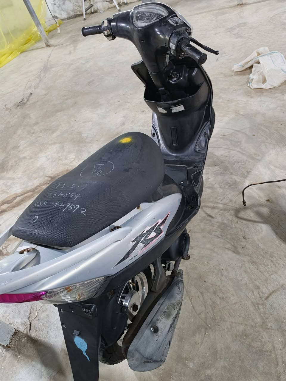 السلام عليكم دراجه ماكس عدله للبيع بلاديه من الطول الطول مكفوله كفاله عامه صار تلث أشهر من طالعه من الحاويه مكاني القرنه السعر ١٠٠٠وبيهي مجال رقم***********
