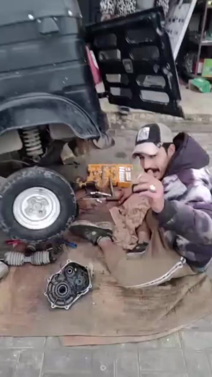 سلام عليكم شباب اخوك احمد الحجام عنوان الحسينيه بمسقط قرب شارع الشركه ***********
