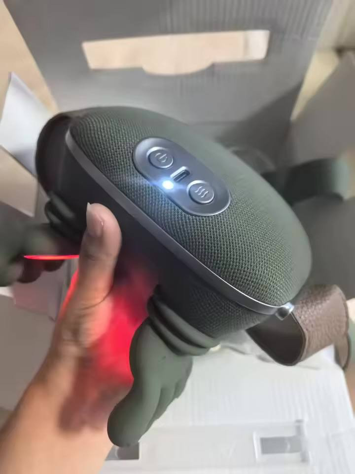 جهاز مساج ذكي للرقبة والكتفين، 
مصمم بشكل فريد يشبه "اليد البشرية" أو "الأصابع" لتوفير تدليك عميق ومحاكاة للتدليك اليدوي. 
أبرز مواصفات الجهاز:
تصميم حيوي (Bionic): يتميز برؤوس مساج تشبه شكل اليد بـ 4 أصابع، مما يساعده على التكيف مع شكل الرقبة والكتفين بدقة.
خاصية التدفئة: يدعم الجهاز وظيفة التدليك الحراري (الأشعة تحت الحمراء) التي تساعد في إرخاء العضلات المشدودة وتخفيف الآلام بفاعلية أكبر.
لاسلكي وقابل للشحن: يعمل الجهاز ببطارية قابلة للشحن عبر منفذ USB، مما يجعله سهل الحمل والاستخدام في أي مكان، سواء في المنزل أو المكتب.
للحجز يرجى الدخول على الرابط ادناه 👇 
.
.
https://api.mabiaati.com/s/f229ae8d


**إذا كنت صاحب هذا الإعلان وتريد حذفه لأي سبب، رجاءا أرسل رسالة إلى الدعم الفني**