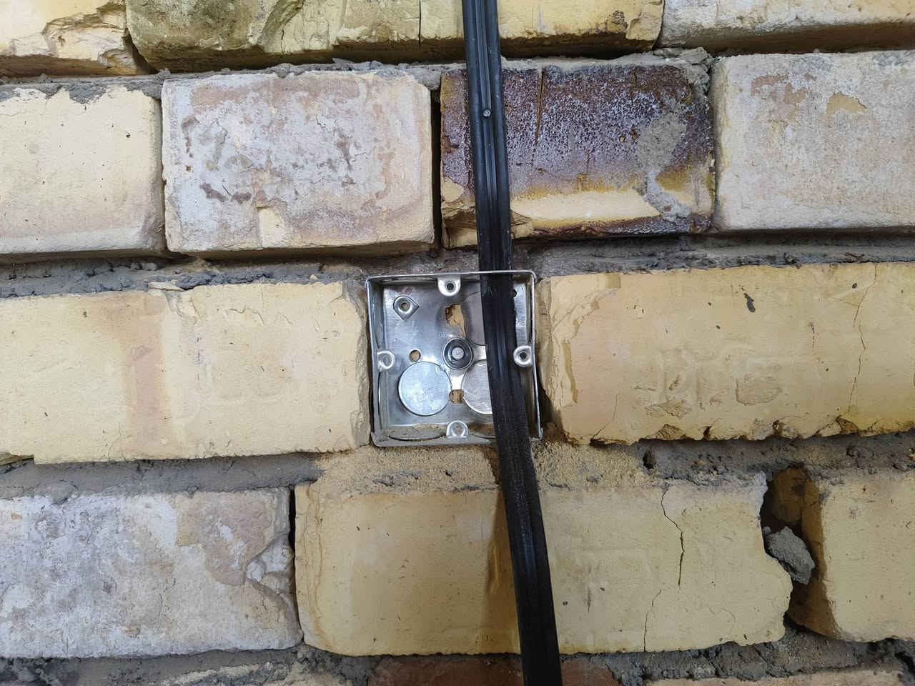 سلام عليكم اشتغل تاسيس كهرباء بوري وسيمنز  وتاسيس ماي ***********
