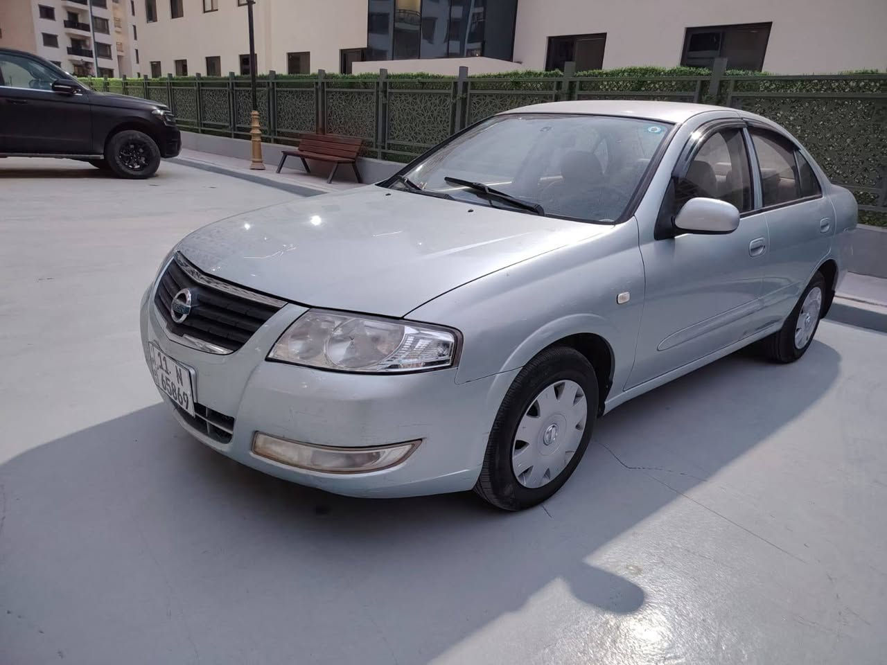 نيسان سني موديل 2007 محرك وكير اوتو وتبريد وتدفىئه مكفولات السعر 80 مكان بغداد منصور  *********** بيه جاملغين صبغ بدون داخل خلفيات
