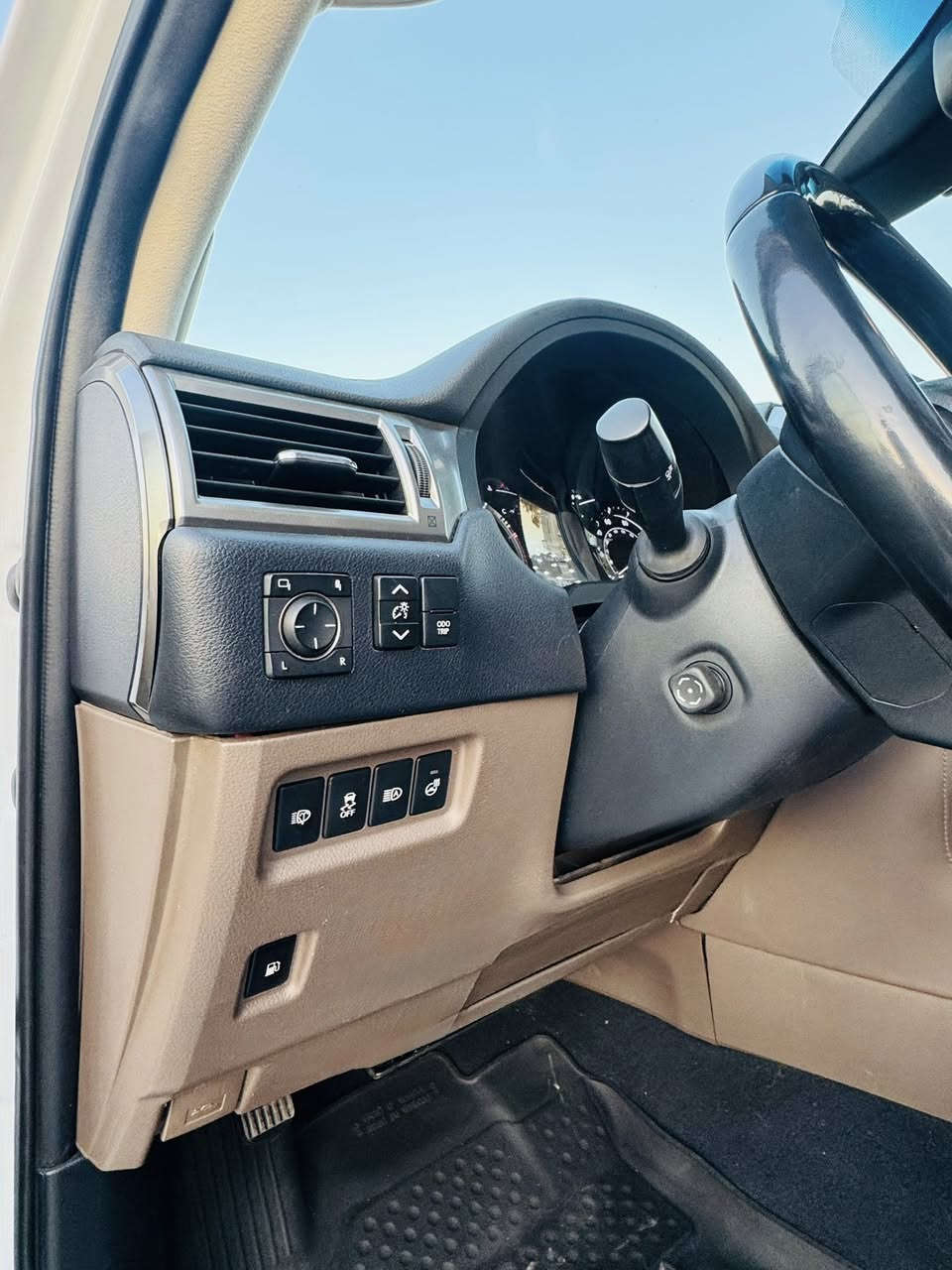 السلام عليكم
للبيع 
لكزز برادو  2022
gx460 premium
محرك 8 سلندر 
4600cc 
السيارة ماشية فقط 28الف 
 السيارة جديدة
.وارد امريكي 
.الحادث جاملق وبنيد 
.رقم بغداد بسمي 
.مواصفات معروفة فول 
.فتحة سقف 
.شاشة كبيرة لمس 
.شاشه ماوس 
.حساسات 
.رادارات بل مري 
. وتحديد مسار  
.كشنات كهرباء تدفئة تبريد 
.المقاعد الخلفية فتح واغلاق كهرباء
٣ قطع تبريد
.وبعد هواي مواصفات مامذكورة 

السعر430 ورقةوبيهة مجال 

مكان بغداد 

رقم الهاتف (***********)

