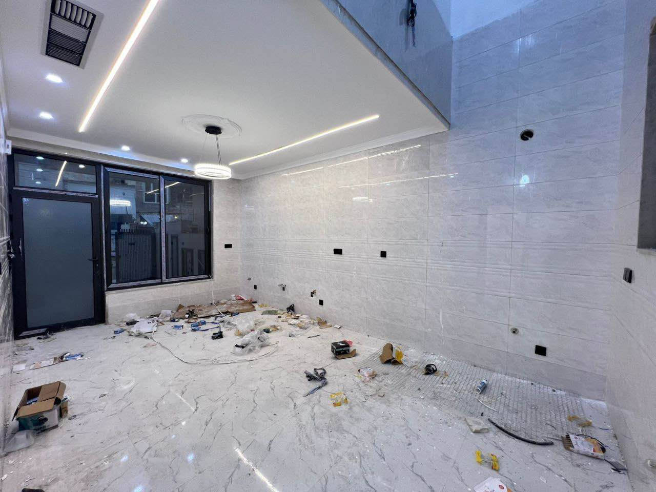 منزل للبيع في أربيل منطقة خمسه حصاروك قرب ماجدي مول 150م فول مواصفات 
يتكون:-
4غرف
أستقبال
صالة
مطبخ
مجموعة صحيات 
للاستفسار:-
*********** WhatsApp أربيل, العراق
