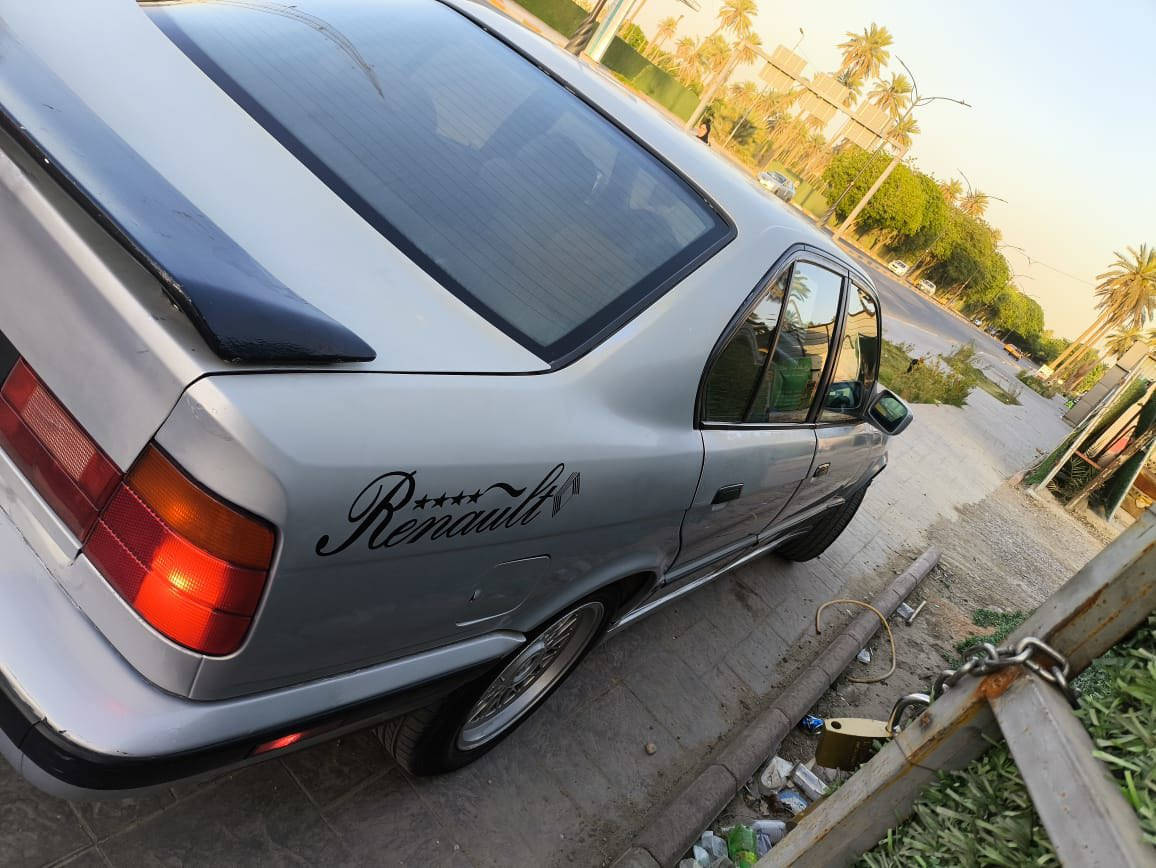 بي ام دبليو 525اصل520 محرك كير525نضيفه السياره بلاديه محرك فانوس مسكر دبريد المحرك مظبوط ويل خليه داخل جلد تدفئة تبريد جديد كهربائية كله شغال سعره58وبيه مجال مكان نجف رقم صاحب السيارة ***********رقم دولي انكليزي بسمي
