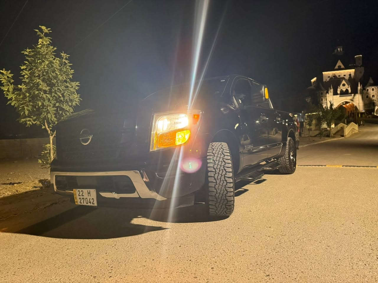 سلام عليكم .
نيسان تيتان 2022 فئة SV للبيع . 

رقم السيارة اربيل الجديد تحويل ثاني يوم . 

السيارة مواصفات SV ✅

١ - محرك 5600 ثمانية سلندر 

٢ - السيارة فور ويل

٣ - كير تعليك 9 سرعات 

٤ -  اشاير بالمري . 

٤ - بصمة ابواب . 

٥ - بصمة تشغيل . 

٦ - مقاعد رصاصي واسود. 

٧ - جام ( كهرباء ) اوتوا  . 

٨ - مري كهرباء . 

٩ - شاشة كبيرة تدعم نظام الكار بلي و نظام الاندرويد اوتوا 

١٠ - تحكم مقود جهتين . 

١١ - مانع اصدام امامي .

١٢ - مانع اصدام خلفي .

١٣ - توقف ذاتي اوتوا هولد . 

١٤ - تبريد قطعتين . 

١٥ - تحديد مسار . 

١٦ - نقط عمياء . 

١٧ - مانع انزلاق . 

١٨ - تايرات جبلي USA كاتم . 

١٩ - شاشة عداد رحلات . 

٢٠ - السيارة ماشية 49000 ميل . 

‼️السيارة كلش نظيفة ومتعوب علية يعني تاخذه ما تصرف علية ربع السيارة كاملة للاخيرر  . 

📍مكان السيارة صلاح الدين . 

📞الهاتف ***********
