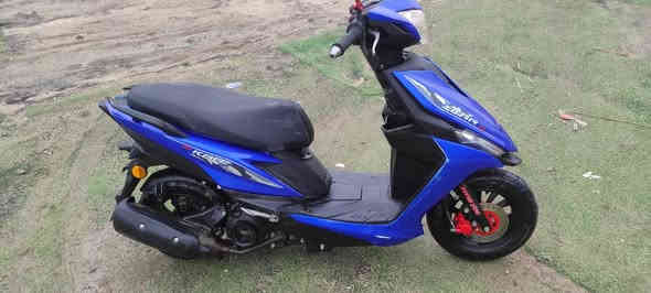 السلام عليكم 
دراجة سوبر ماكس للبيع 
دراجة نظيفه وجديدة ومامفتوحه ومابيها اي نقص ماعدا السلف واگف
الدراجة ماماشية هواي فقط اروح بيها للدوام وارجع ودوامي قريب 
السعر 600 وبيها مجال مستعجل ع البيع 
هاتف ***********
