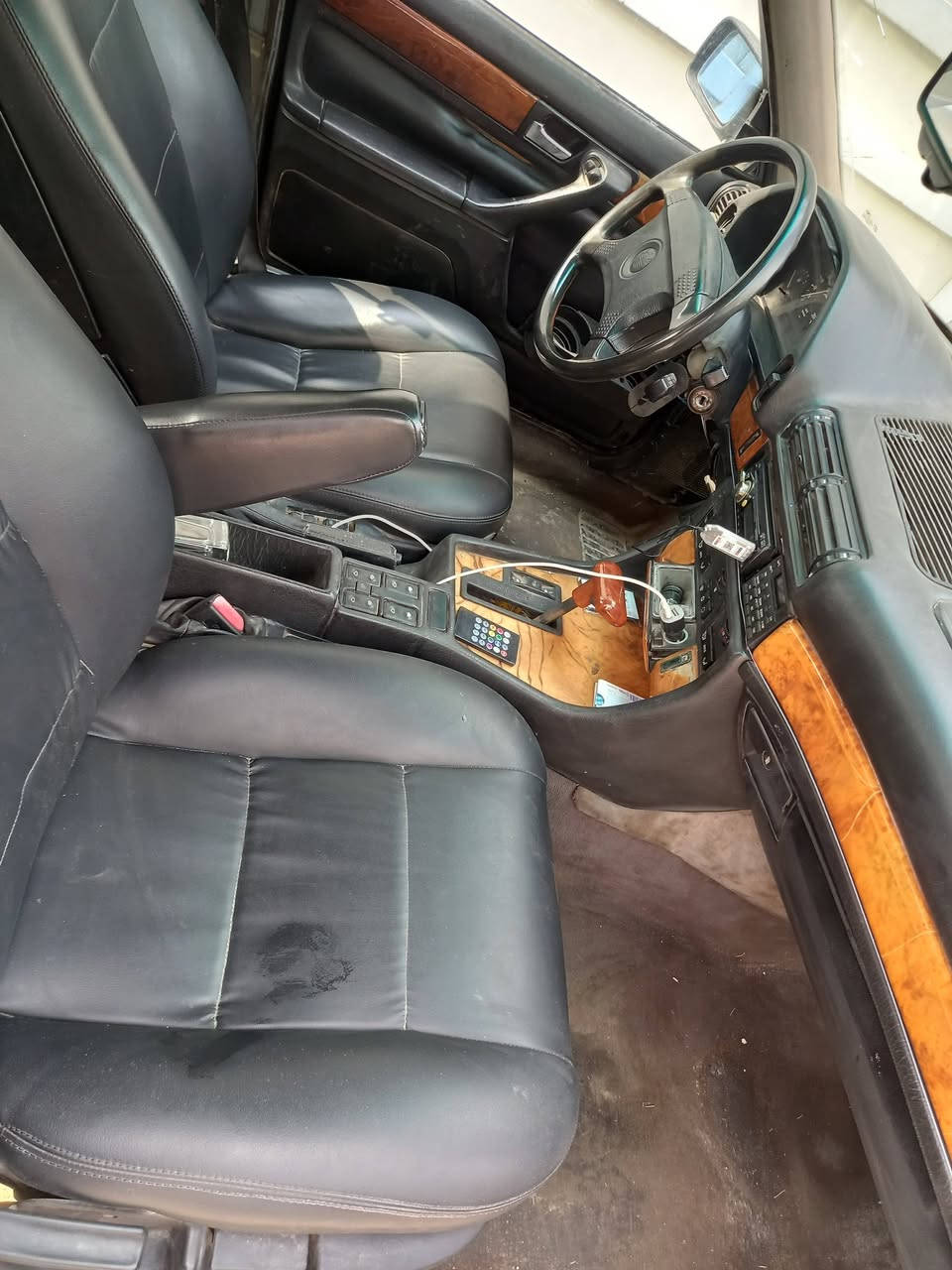 السلام عليكم 730 V8 1993 رقم بغداد صدامي للبيع تحويل مباشر دبل ايرباك دبل كمبيوتر فتحه سلايد لايت عالي ناصي بلاجكتور زينون محرك جديد حاويه مال موديل ٢٠٠٠ كير مكينه مكفولات كلشي بيها شغال الدعاميه الخلفيه موجوده بس بيها كسور نقصها بخاخ تبريد وباور ستيرن عندي واحد  سعرها ٤٨ مكاني بغداد الكرخ ***********
