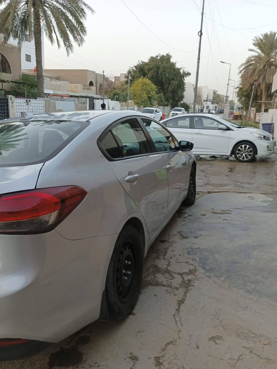 السلام عليكم
للبيع....
من رخصة الادمن
كيا فورتي موديل 2018.
اللون سلفر.
حادث خفيف و صور الحادث بالمنشور.
محرك 2000 دوش .يعني بانزين عادي شغال ، ماشيه 39. فقط .
 تبريد ثلج  بلادي.
السيارة باسمي تحويل مباشر .
رقم بغداد  السعر 125 $ 
مكان بغداد. موبايل   ***********
