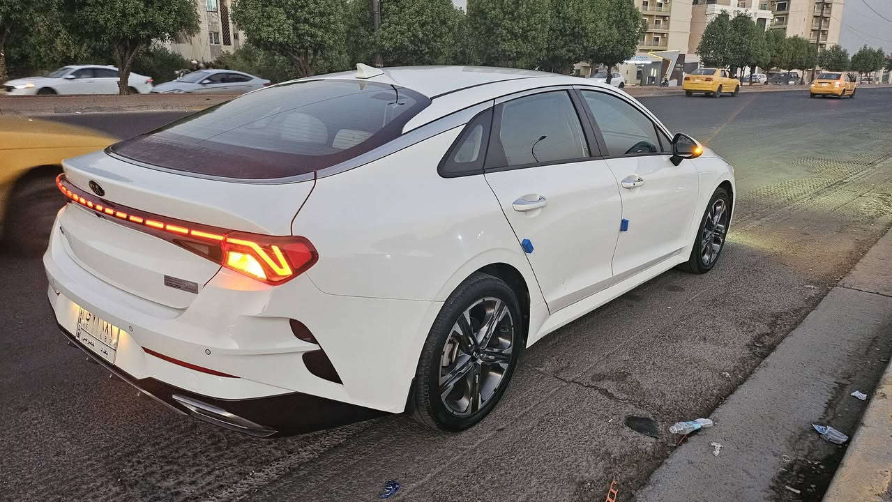 كيا k5 موديل 2021 خليجي
ماشية 86 الف  
رقم بغداد 
مفتاح بصمة (تشغيل عن بعد )
قمارة حديد محرك 2000 دوش
  ويل كاب 18  
يدات باب نيكل اربعتهن
حساسات امامي وخلفي  عدد 8 +كاميرا خلفية دوارة ويا لستيرن
مسجل شاشة كاربلي (واير ليس) ومنفذين USB
شادلهة امبلي فاير  (سستم صوت SP ايطالي) 
شحن واير ليس مال تلفون
لايت 3عدسات 
لد امامي ابيض ومدمج ويا اشارة برتقالي (بلادي)
لد كامل خلفي  + لد كشاف ضباب 
اربع مودات للقيادة (٣ معروفات والرابع تتحكم بي انتة)
بردات جامات خلفية بلادية
تبريد مناخين تحكم منفصل  +تبريد خلفي  ومنفذين USB
حاملة اكواب بين كراسي خلفية
سيارة بعدهة بضمان شركة الدولية
بيهة بارد كلش صغيرة بصندوق + نكرات ب باب خلفي بصف سايق 
السعر مطلوب  192$
للاتصال : ***********
