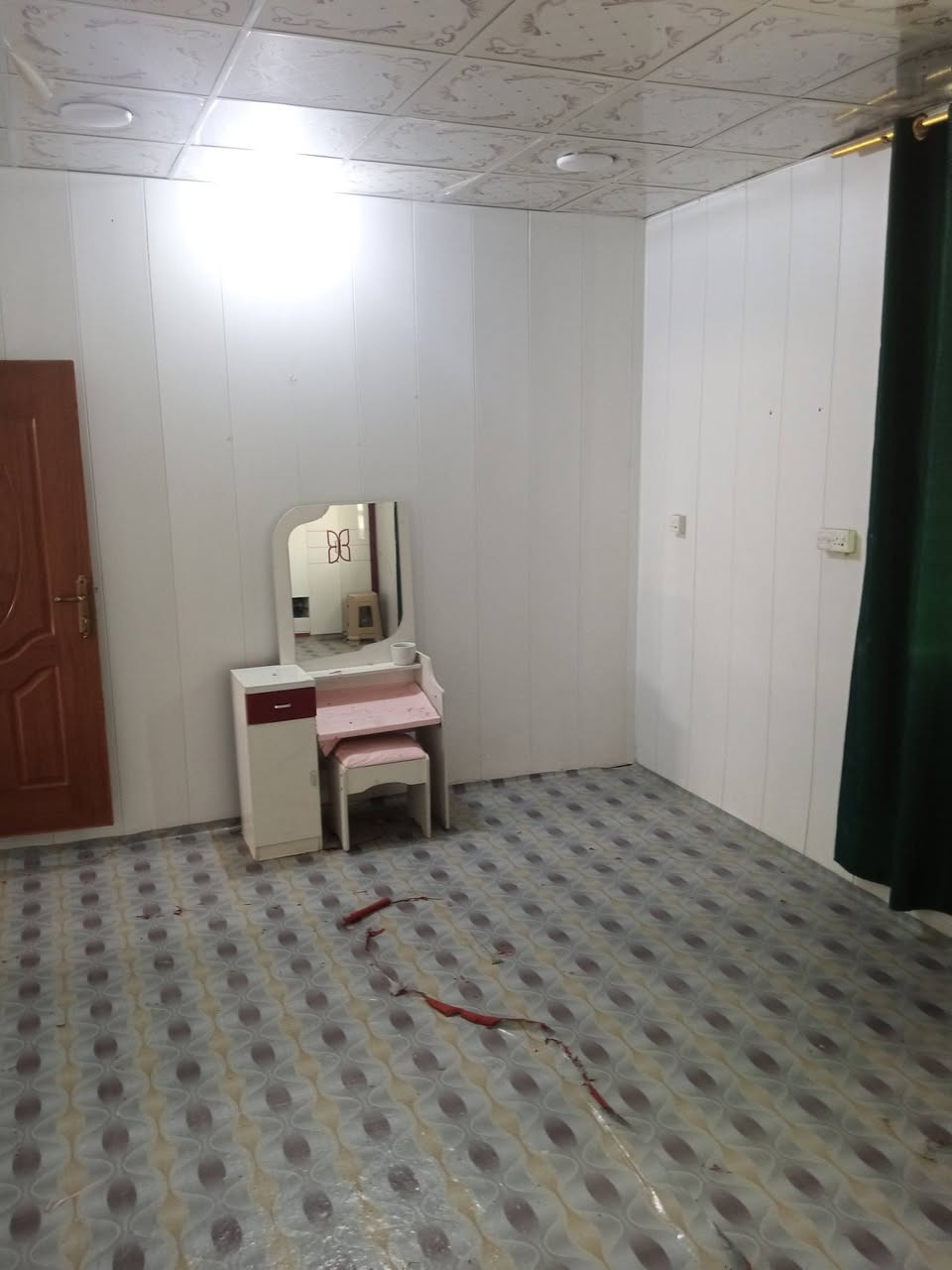 بيت بالمحموديه حي الشهداء 288 متر قاط ونص طابو ملك صرف بناء بلوك 4غرف نوم 2صالات مطبخ وحمامات 2 واستقبال للاستفسار على الرقم او الواتساب ***********.    حي كامل خدمات ماء مجاري كهرباء وتبليط
